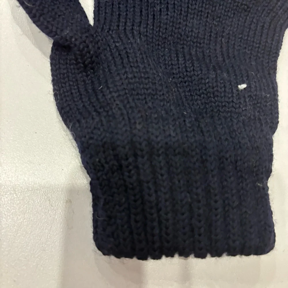 Catya Scarf and Glove Set made in 100% merino wool color navy blue